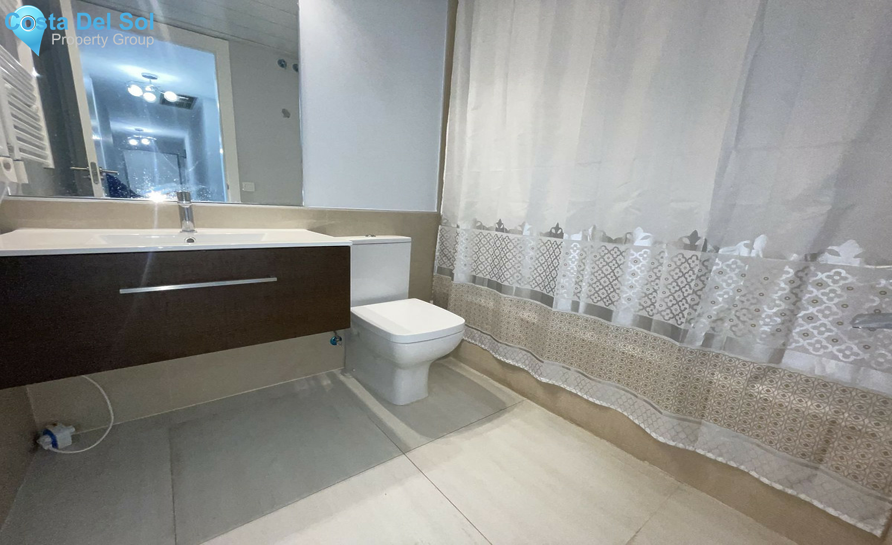 Middle Floor Apartment in Estepona-1510199