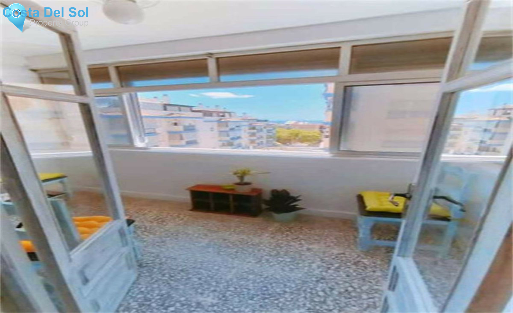 Middle Floor Apartment in Estepona-1525797