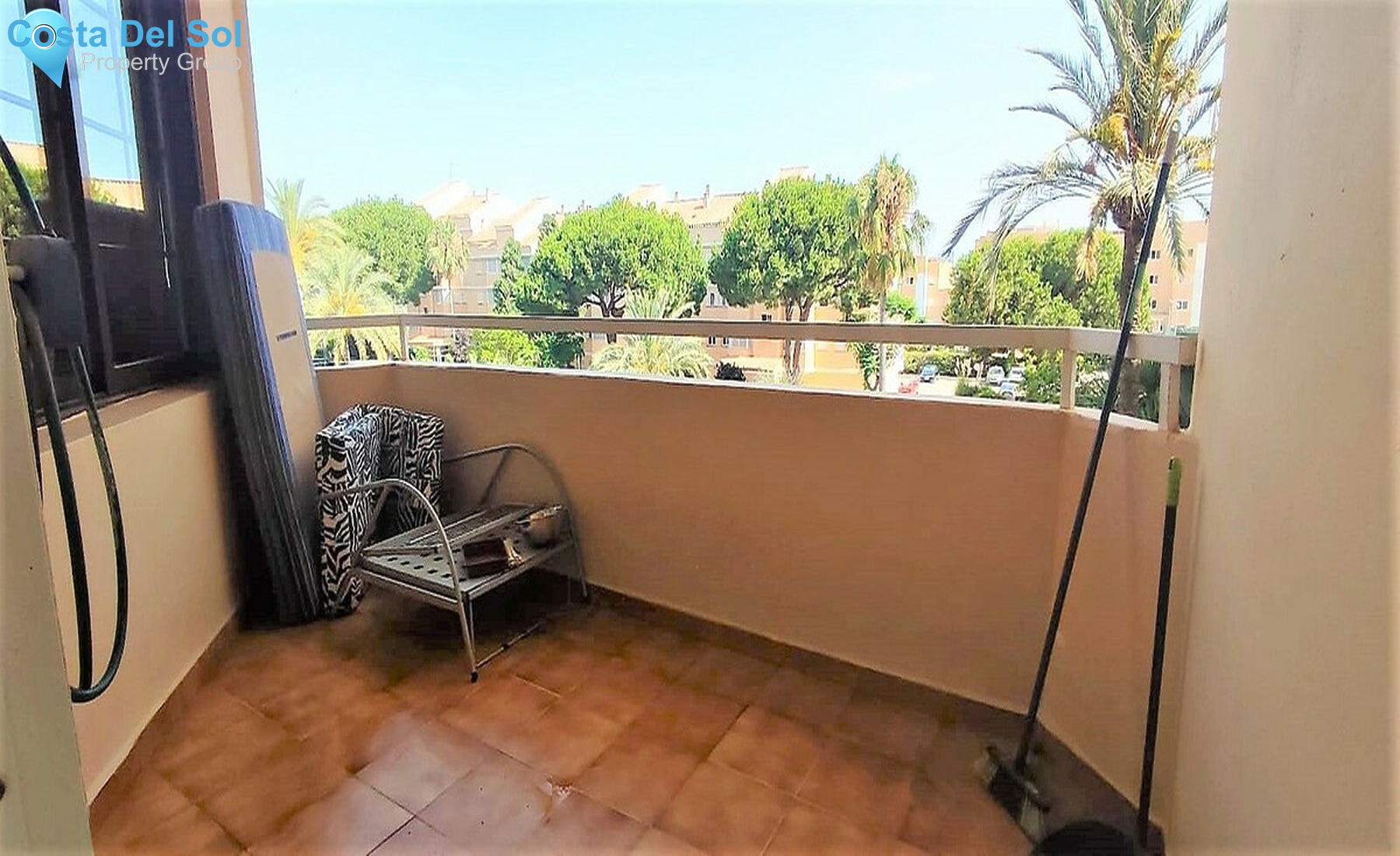 Middle Floor Apartment in Estepona-1528930