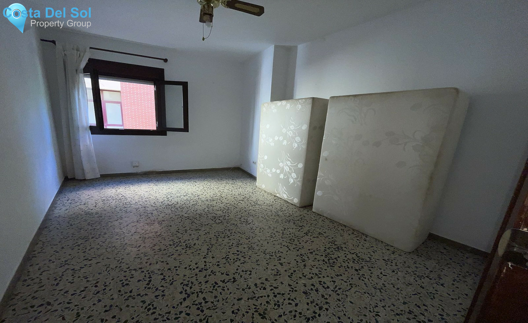 Middle Floor Apartment in Estepona-1537540