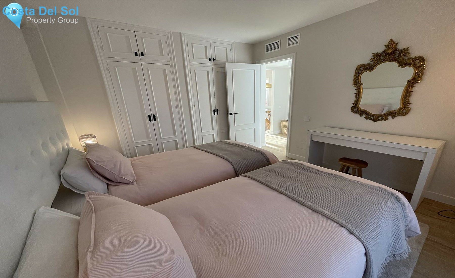 Middle Floor Apartment in Estepona-1542035