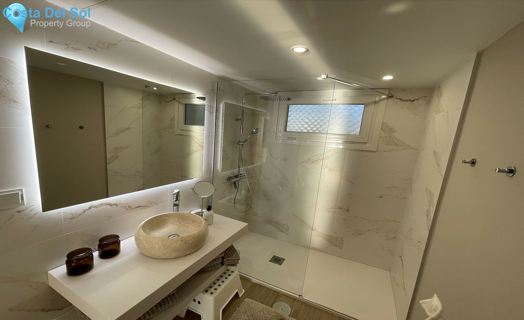 Middle Floor Apartment in Estepona-1542038