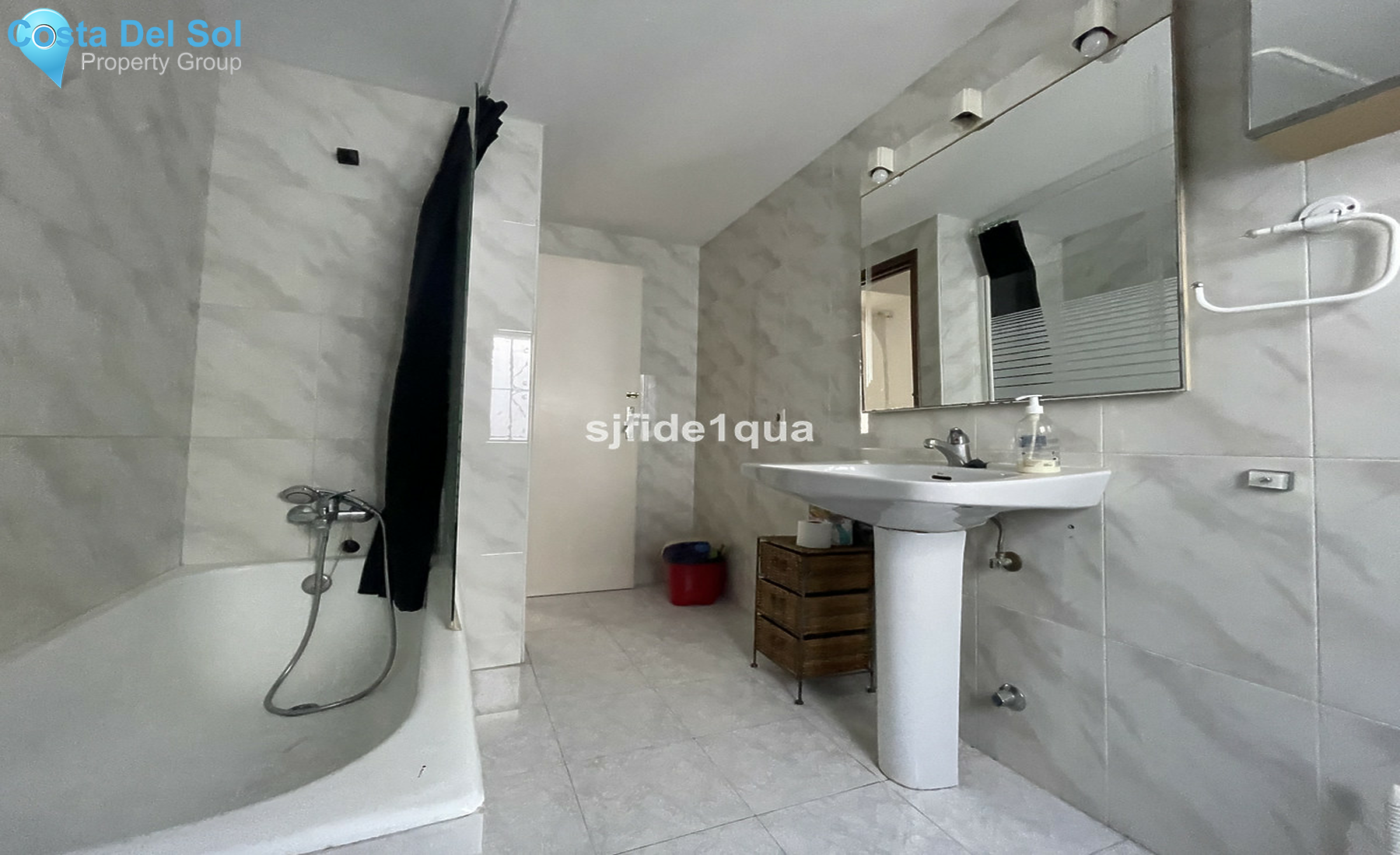 Middle Floor Apartment in Estepona-1556129