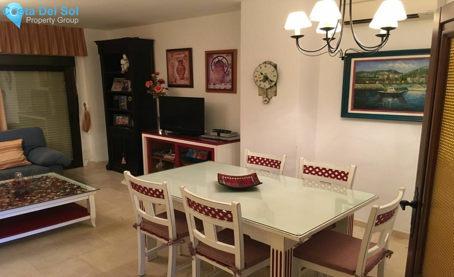 Middle Floor Apartment in Estepona-1130443