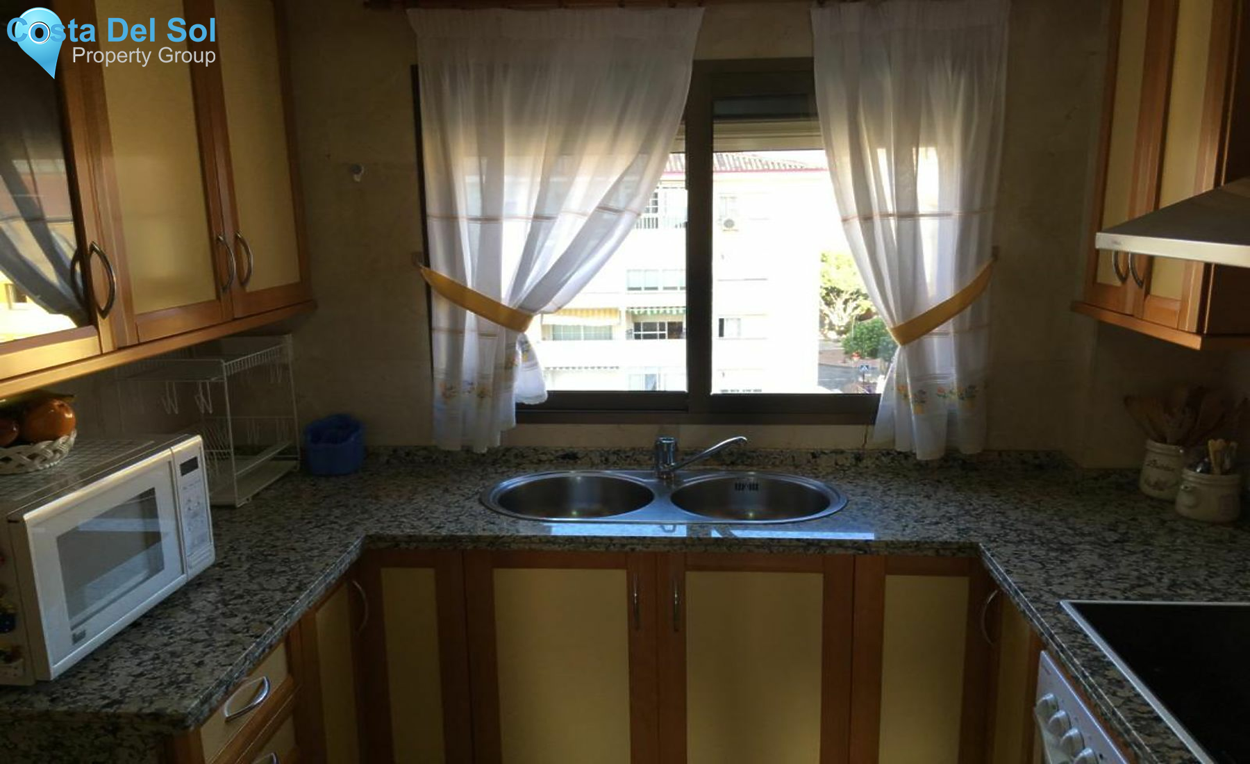 Middle Floor Apartment in Estepona-1130444