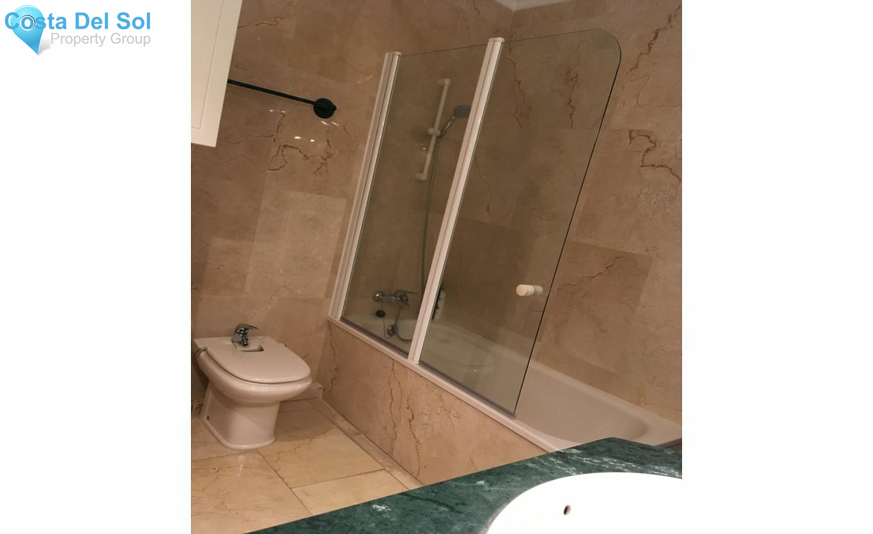 Middle Floor Apartment in Estepona-1130452