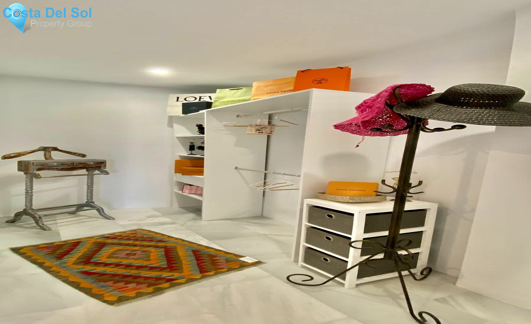 Middle Floor Apartment in Estepona-1141982