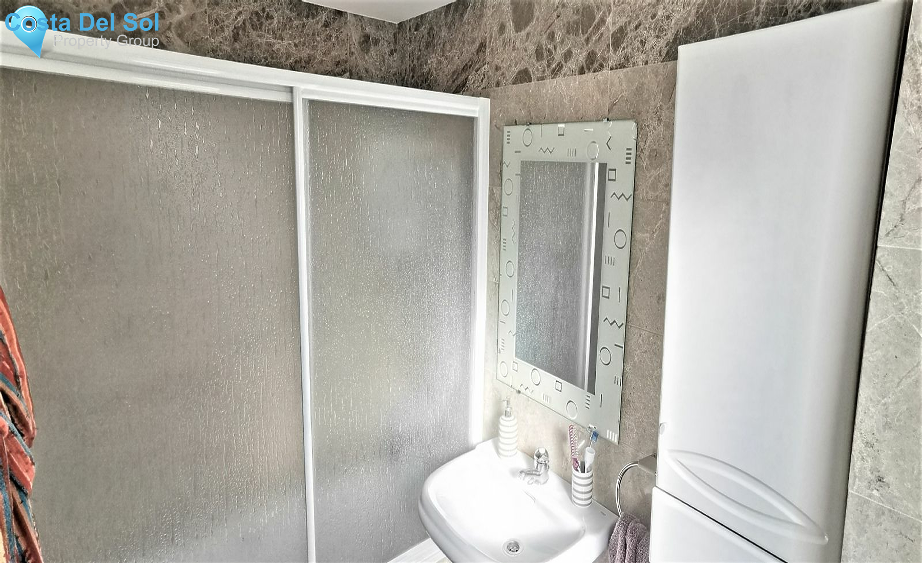 Middle Floor Apartment in Estepona-1152234