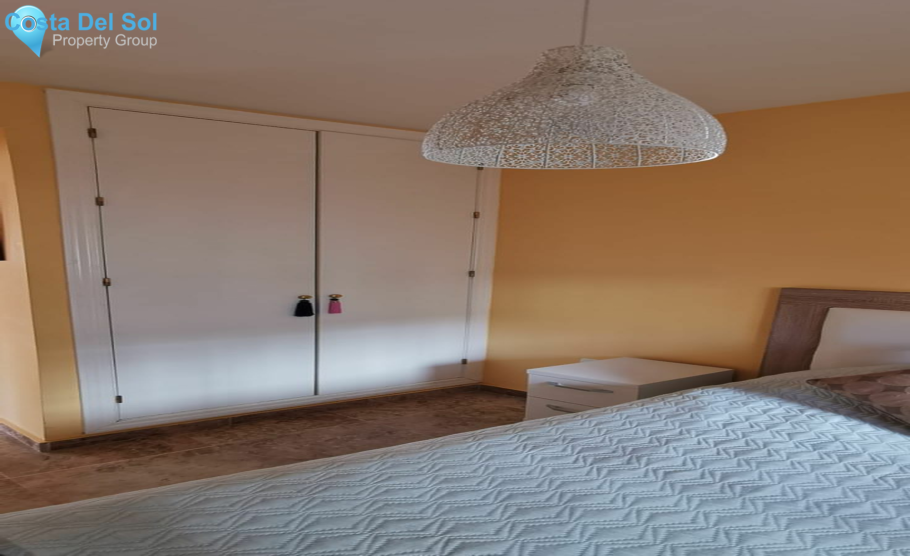 Middle Floor Apartment in Estepona-1152236