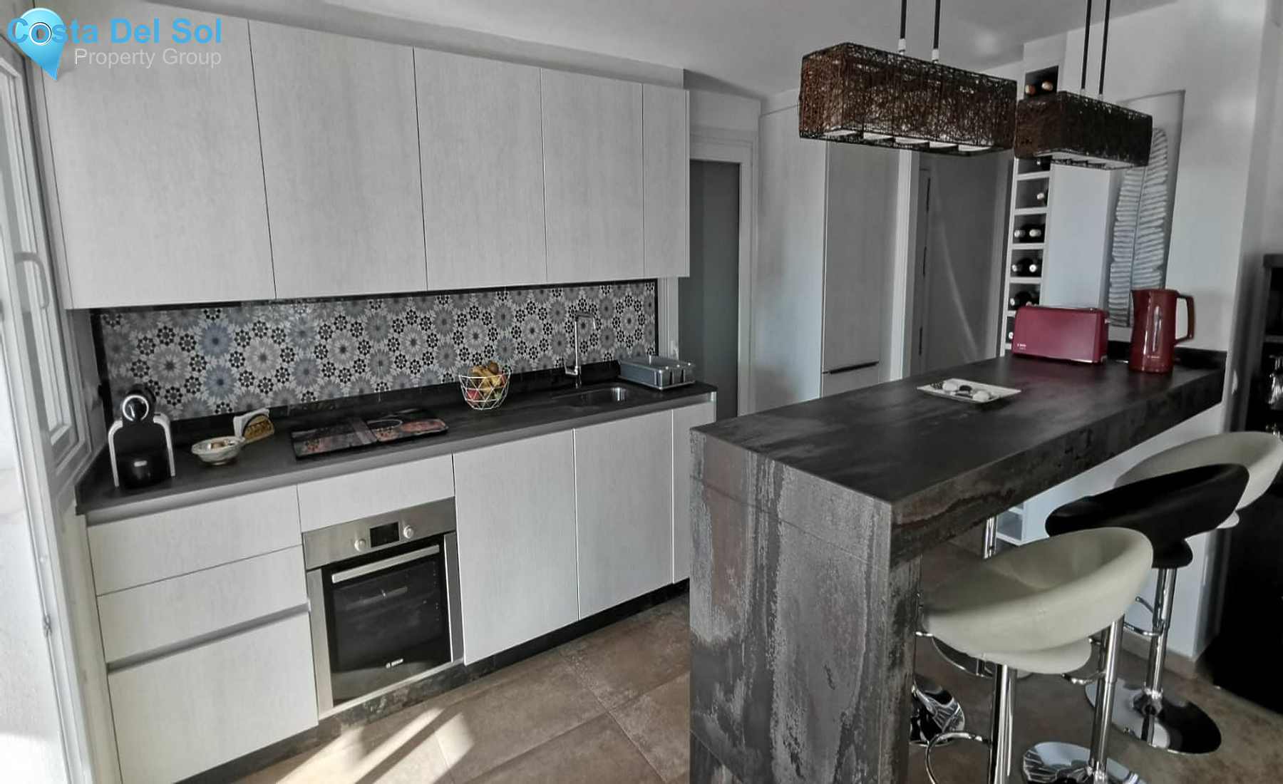 Middle Floor Apartment in Estepona-1152225