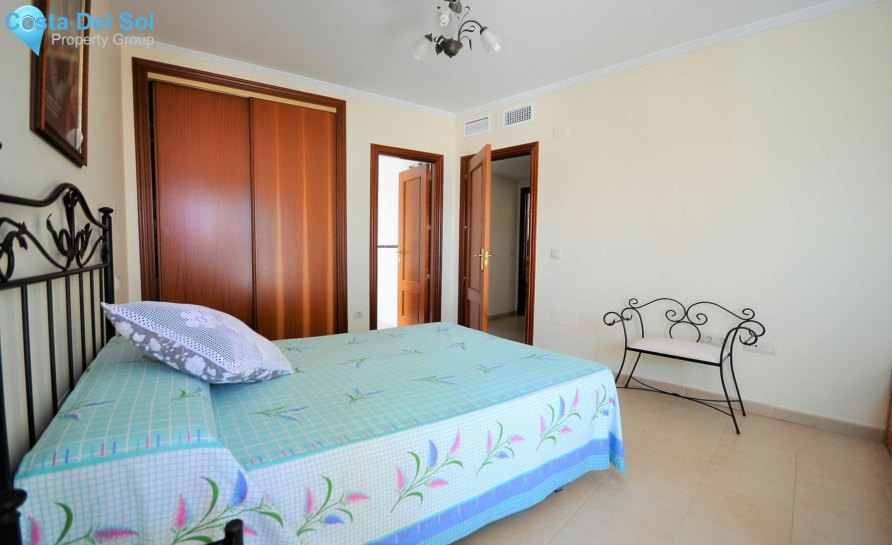 Middle Floor Apartment in Estepona-1155919