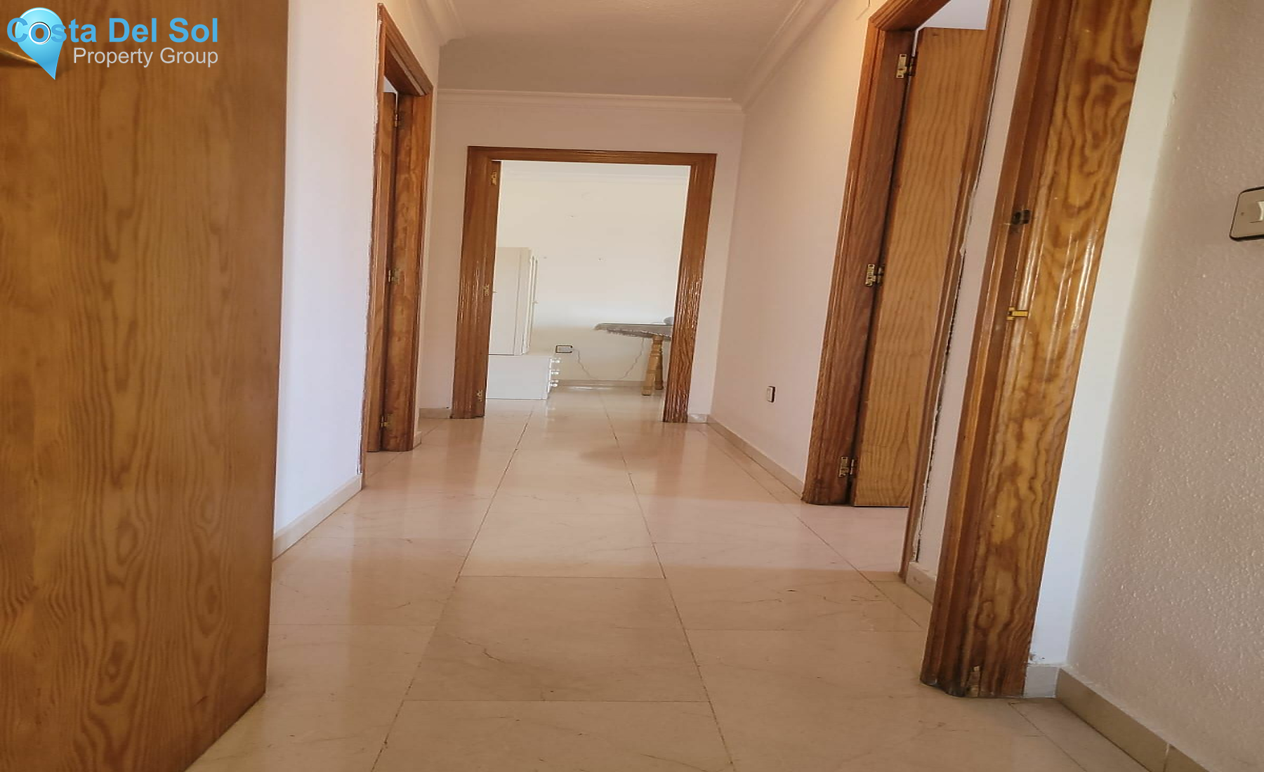 Middle Floor Apartment in Estepona-1157599