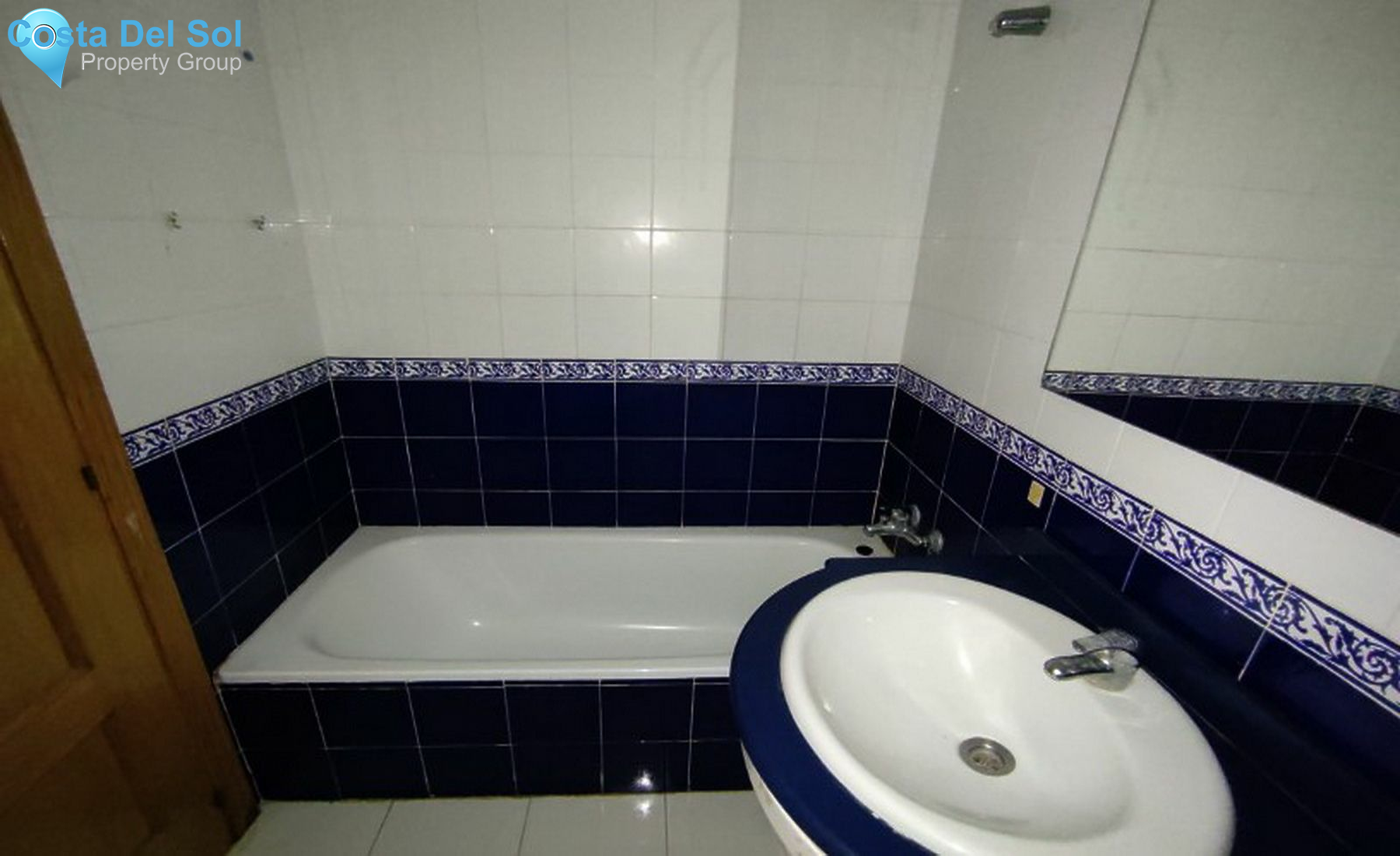 Middle Floor Apartment in Estepona-1170533