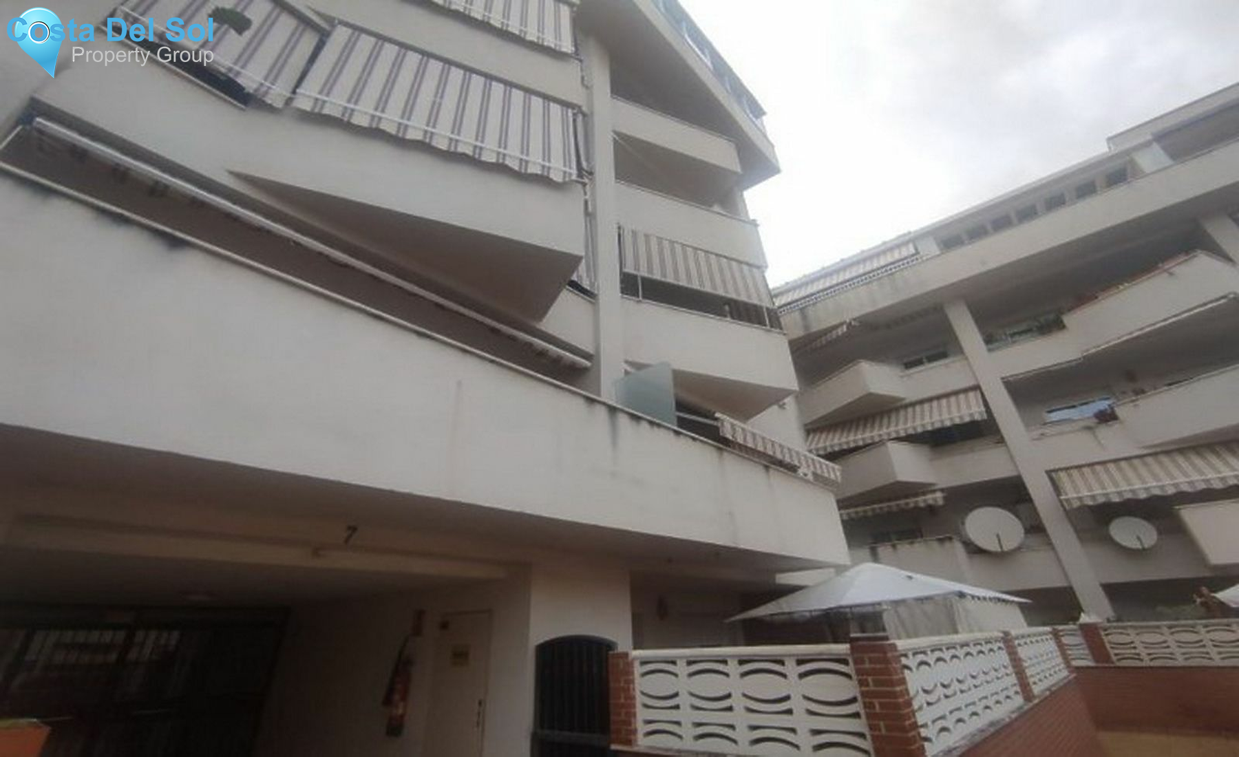 Middle Floor Apartment in Estepona-1170520