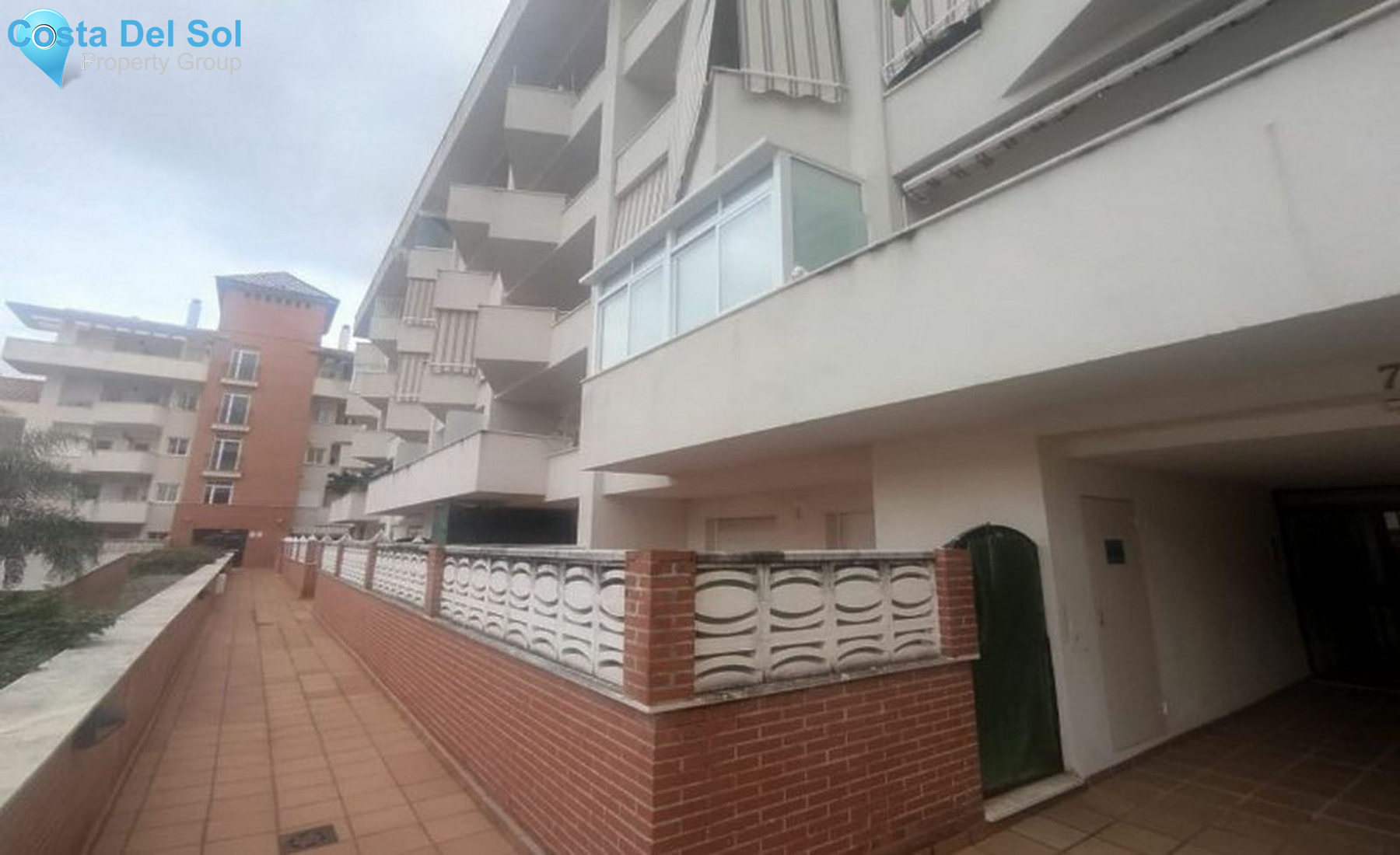 Middle Floor Apartment in Estepona-1170521