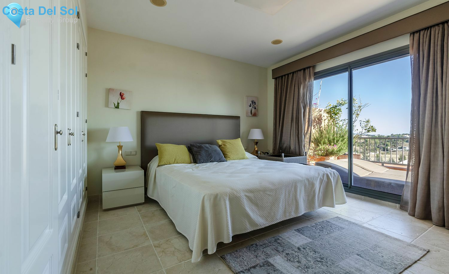 Middle Floor Apartment in Estepona-1175095