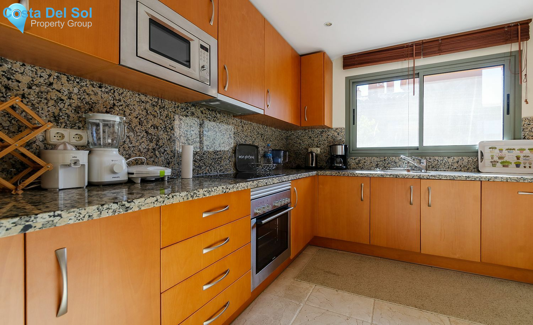 Middle Floor Apartment in Estepona-1175098