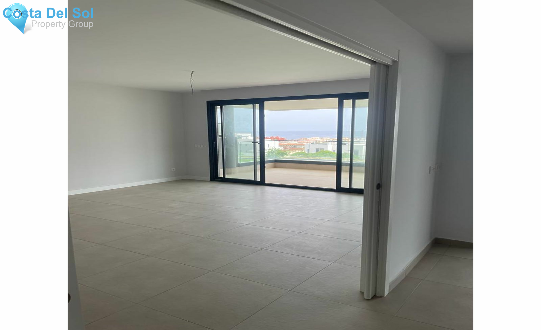 Middle Floor Apartment in Estepona-1180375