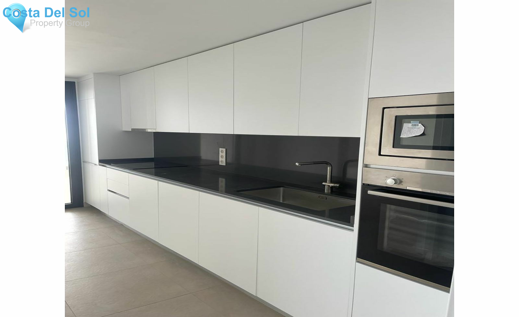 Middle Floor Apartment in Estepona-1180366
