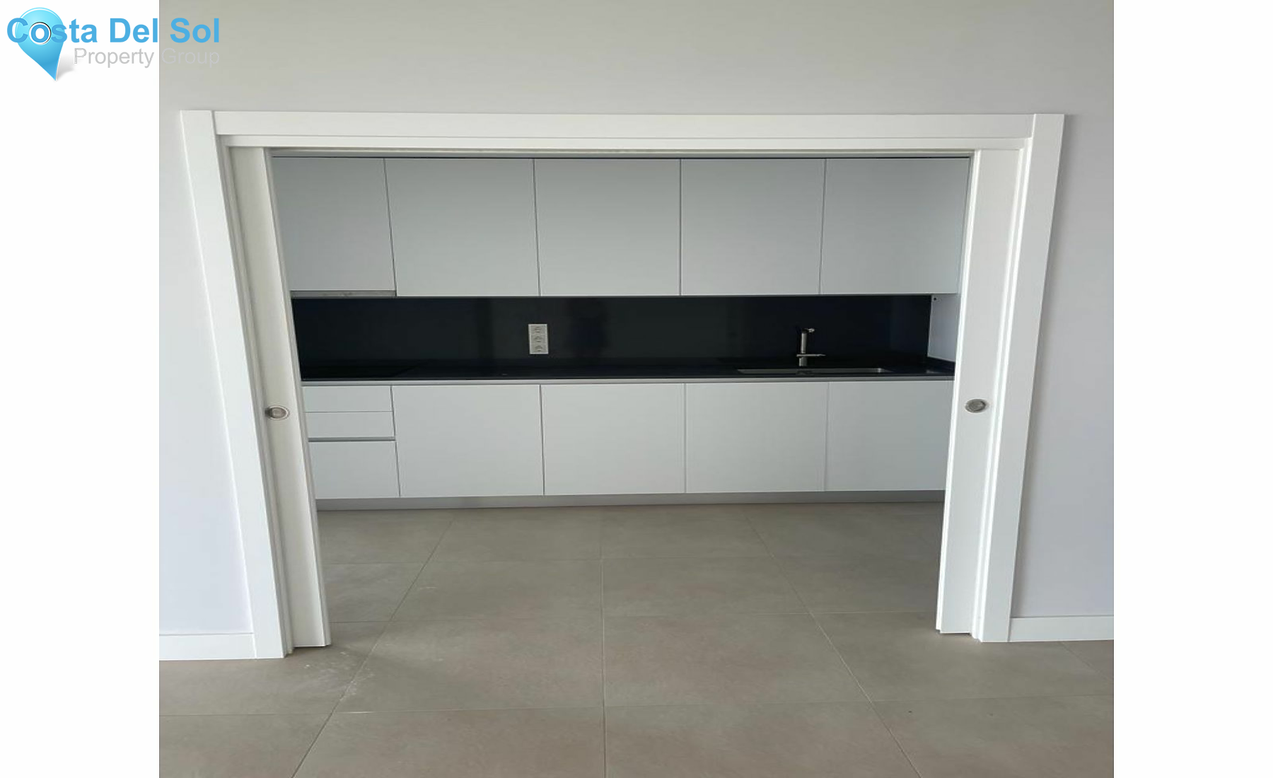 Middle Floor Apartment in Estepona-1180372
