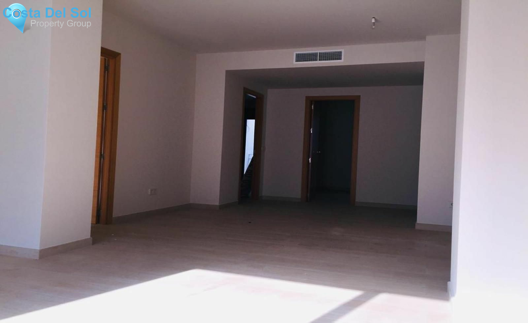 Middle Floor Apartment in Estepona-1183899