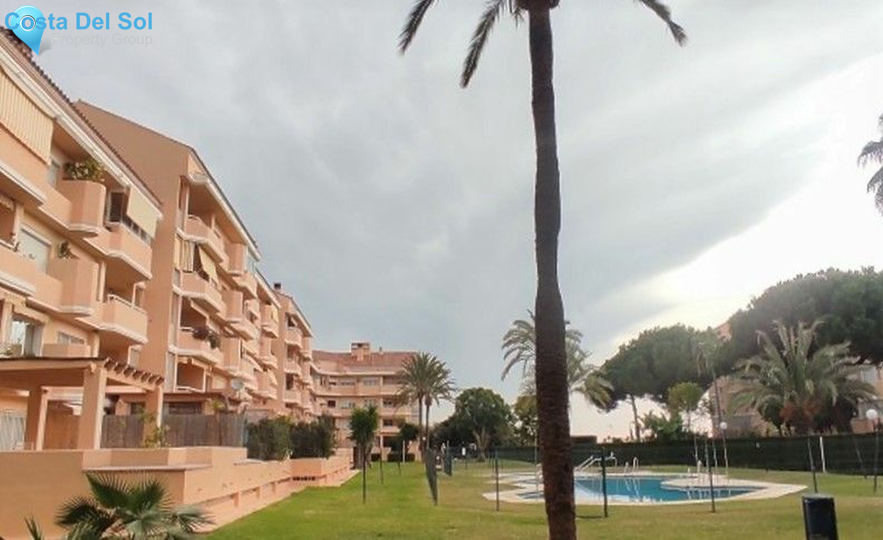 Middle Floor Apartment in Estepona-1188615
