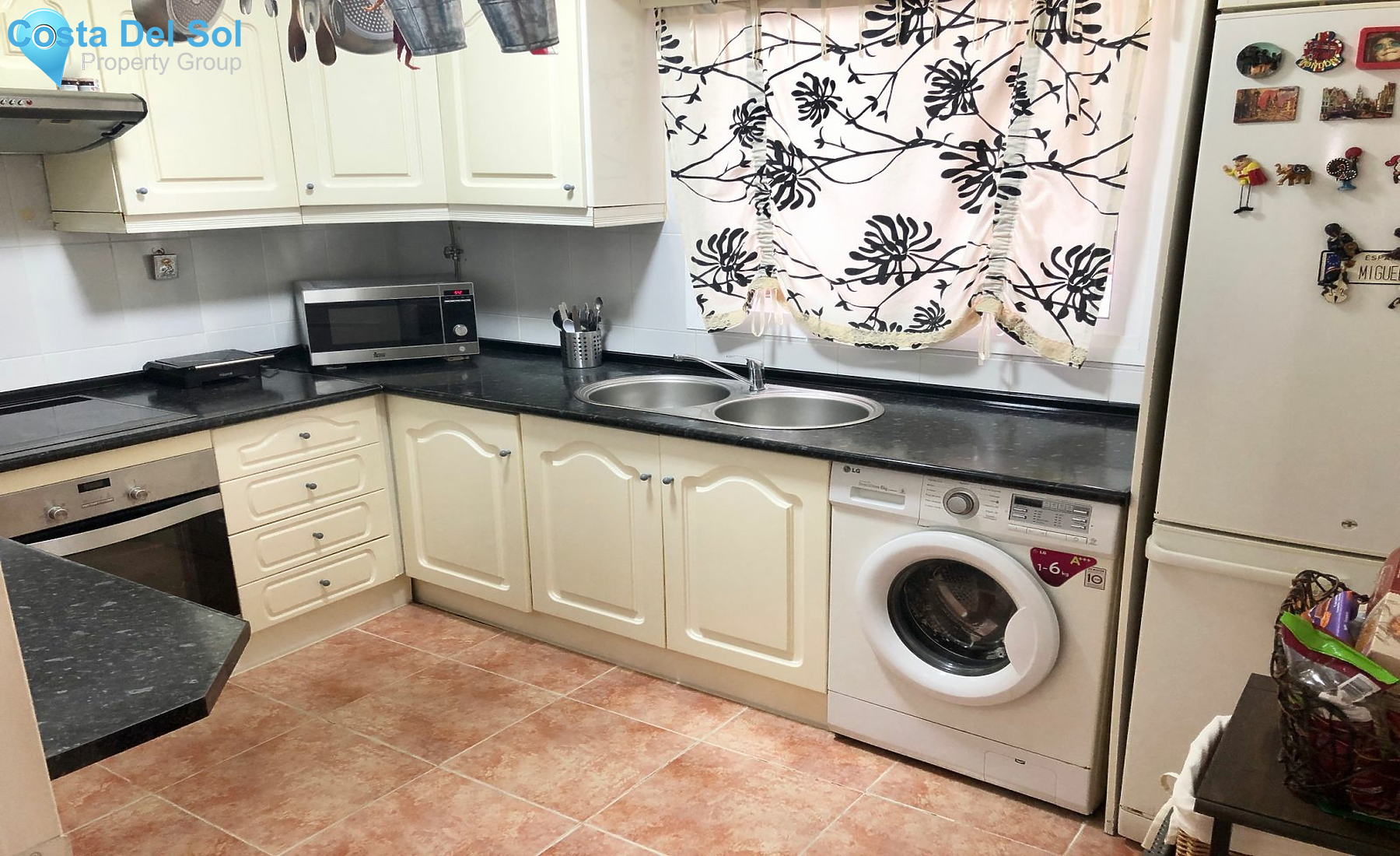 Middle Floor Apartment in Estepona-1191062