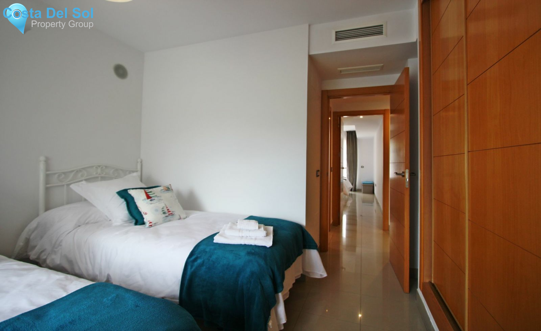 Middle Floor Apartment in Estepona-1192630