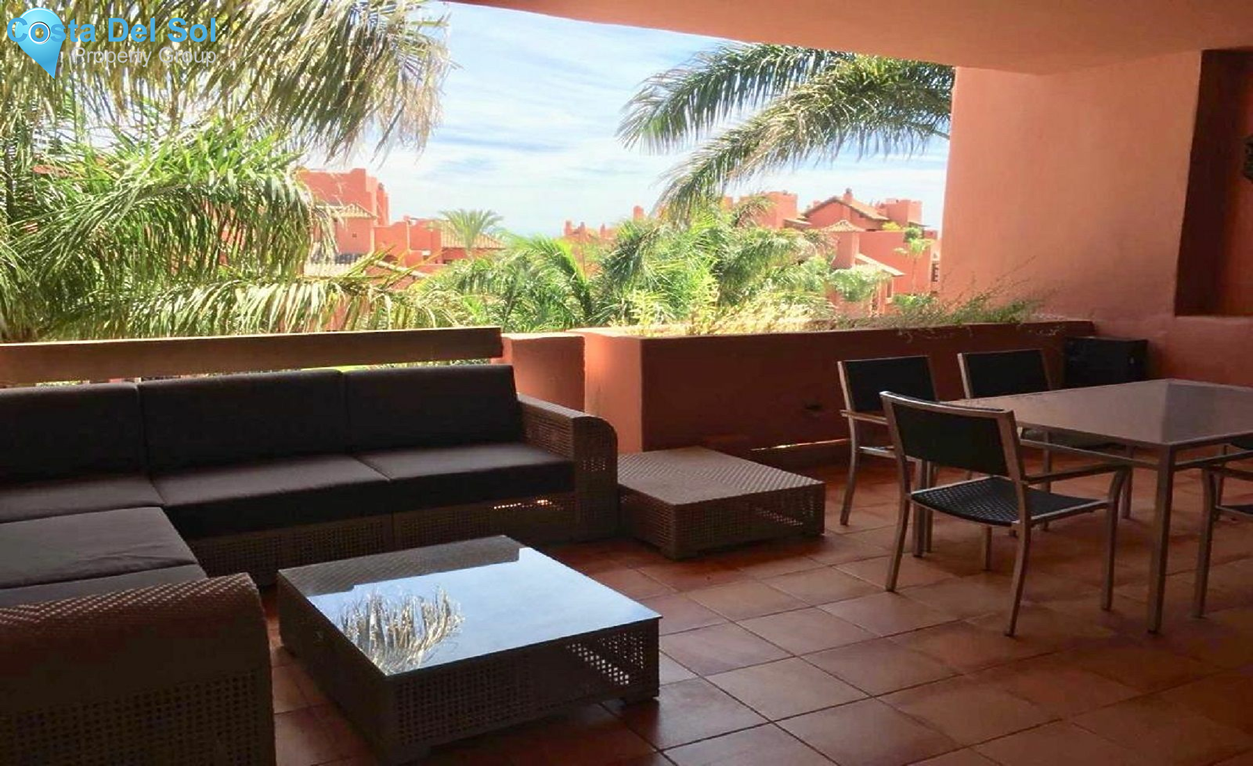 Middle Floor Apartment in Estepona-1205156