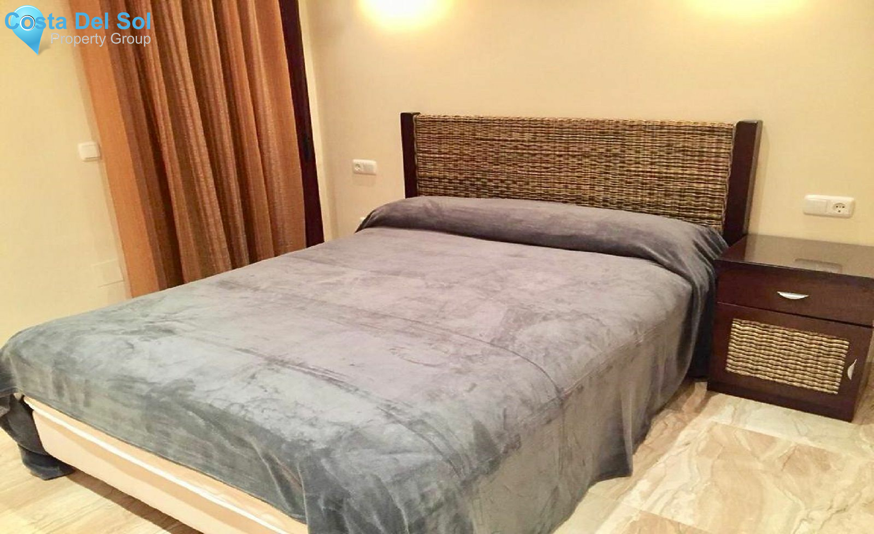 Middle Floor Apartment in Estepona-1205166