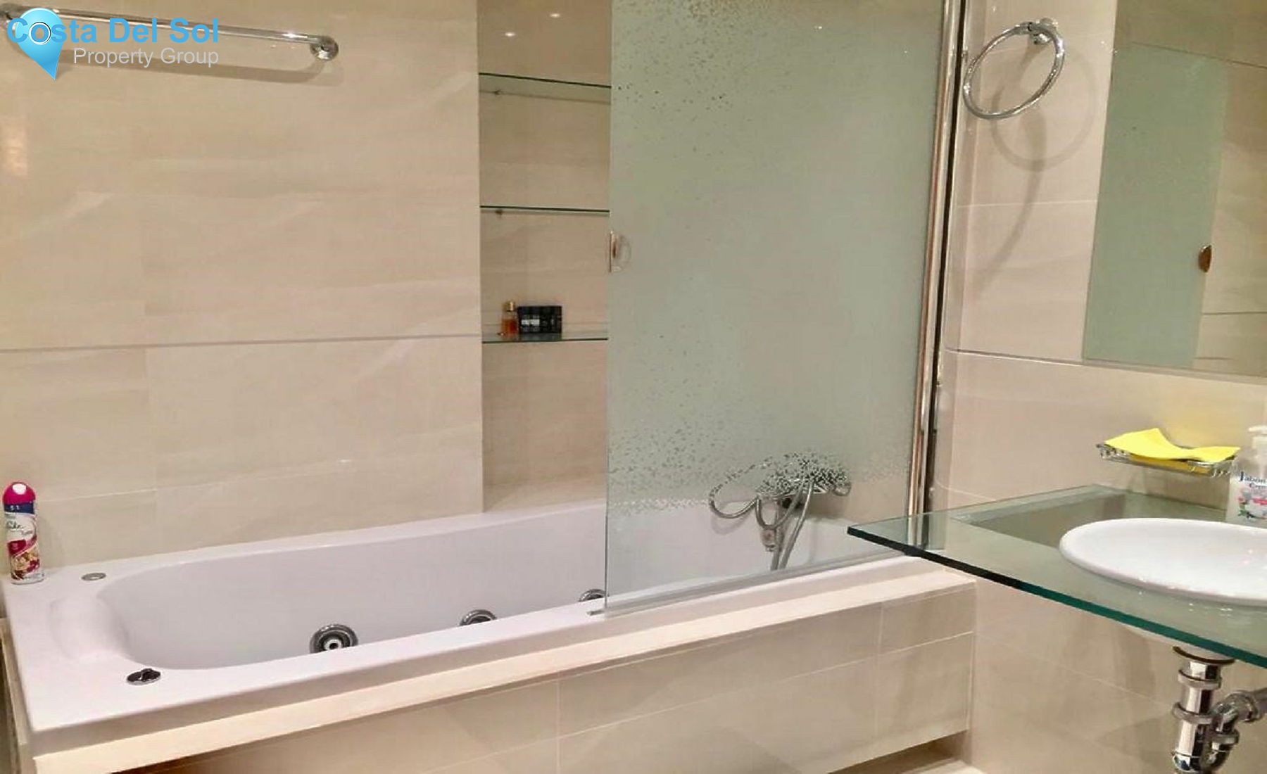 Middle Floor Apartment in Estepona-1205167
