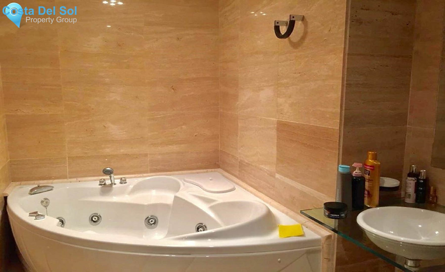 Middle Floor Apartment in Estepona-1205169