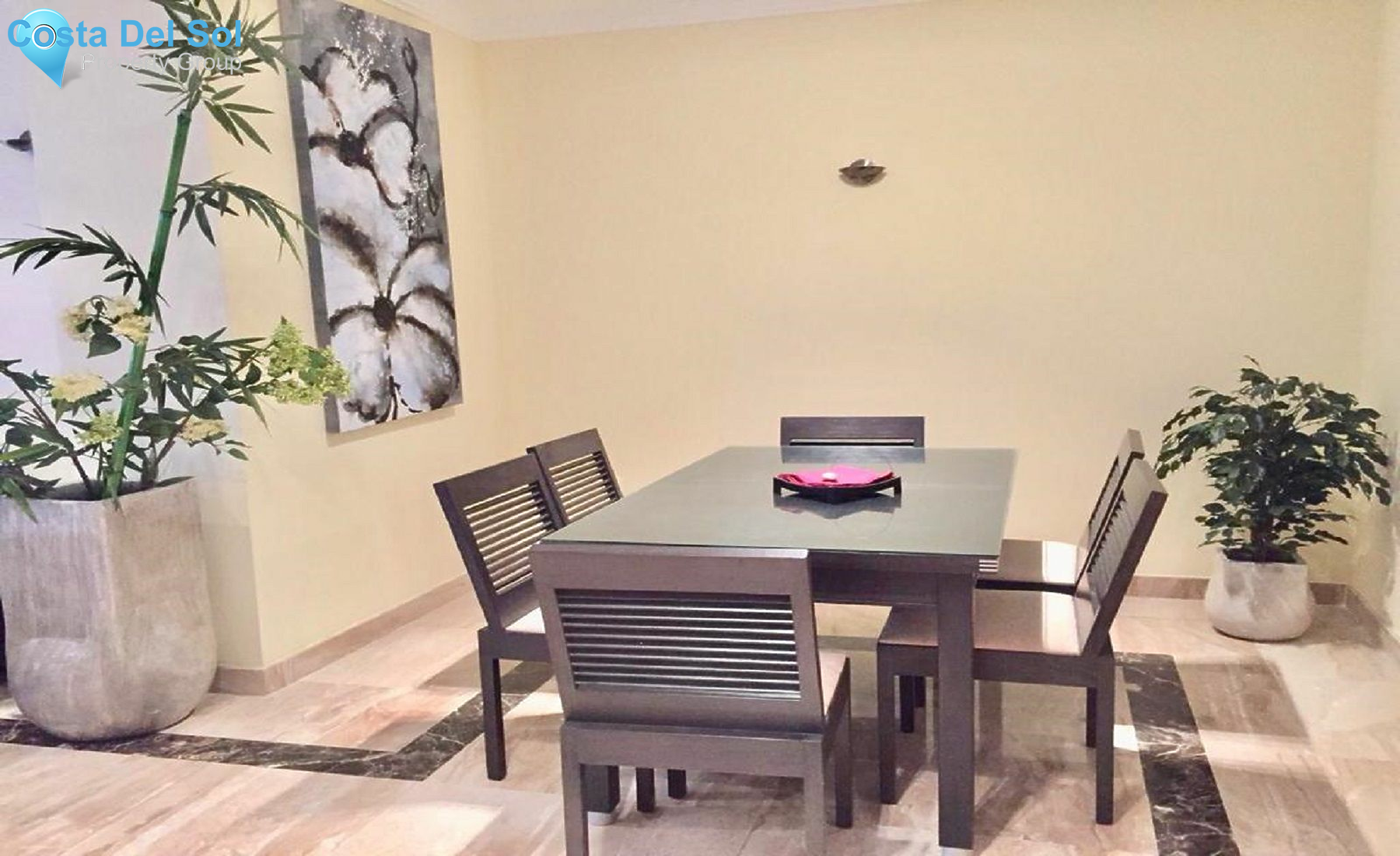 Middle Floor Apartment in Estepona-1205158