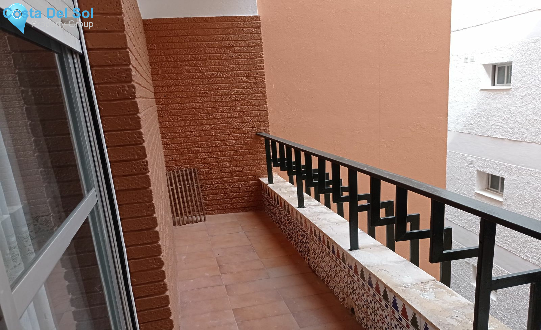 Middle Floor Apartment in Estepona-1209162