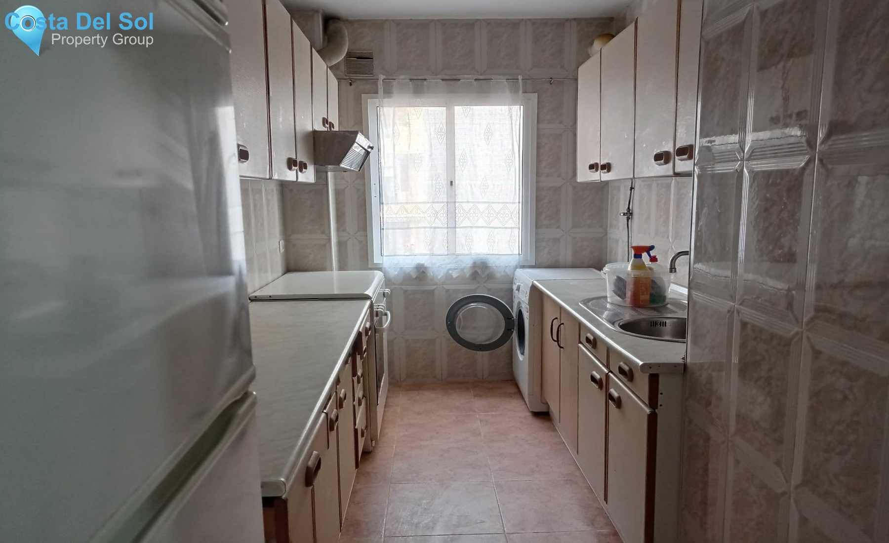 Middle Floor Apartment in Estepona-1209167