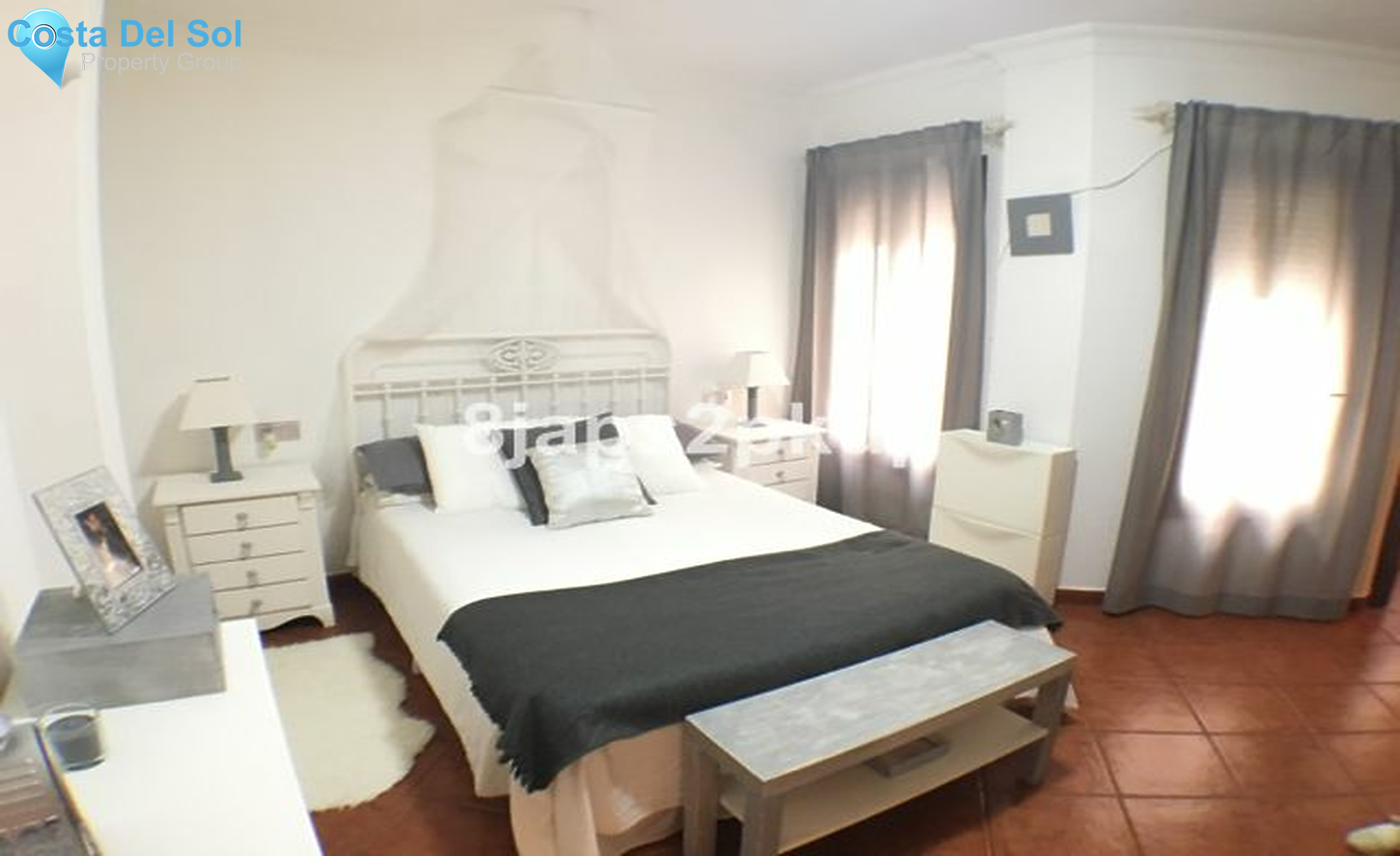 Middle Floor Apartment in Estepona-1213378