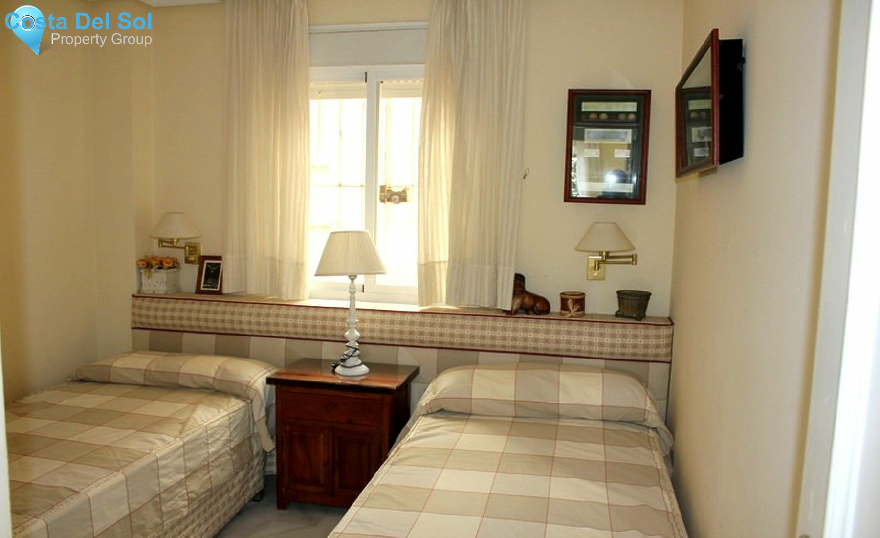 Middle Floor Apartment in Estepona-1216204