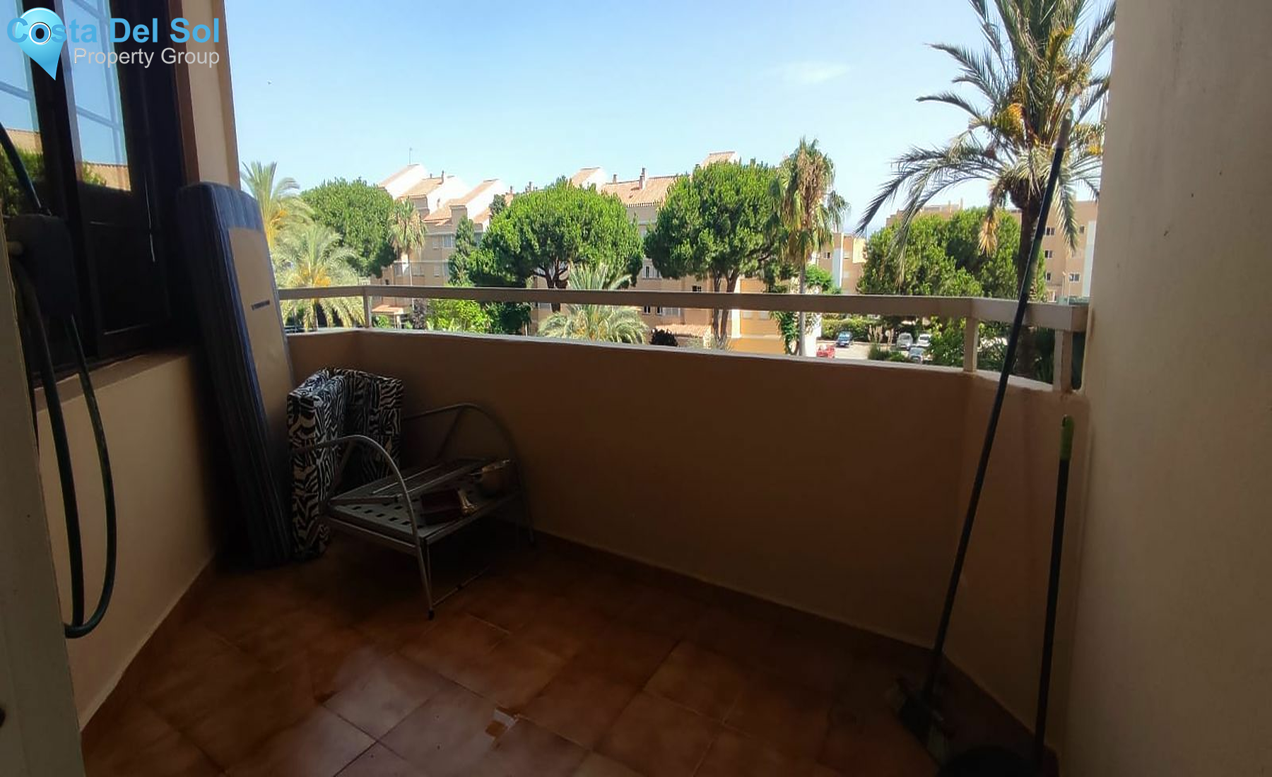 Middle Floor Apartment in Estepona-1386811