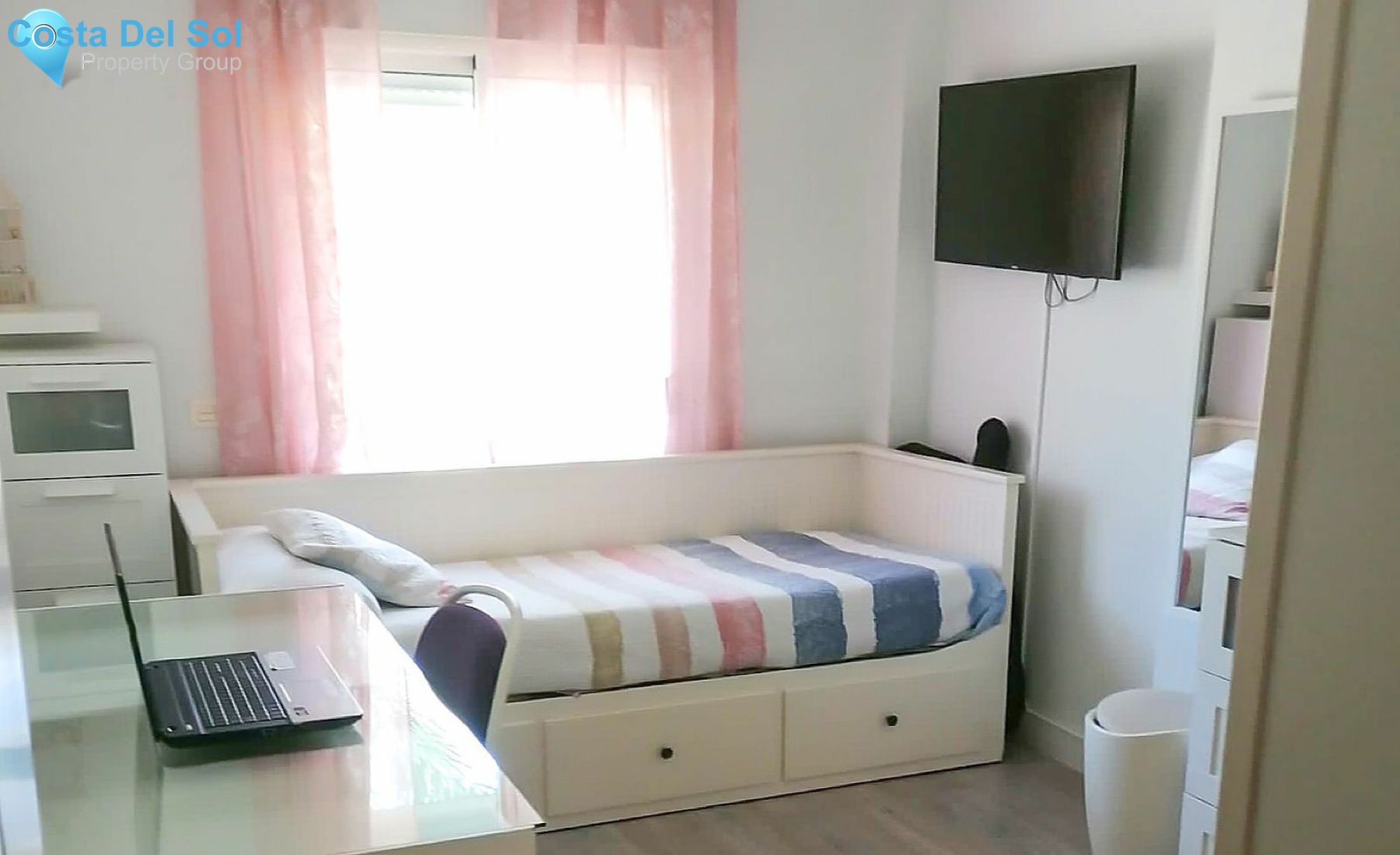 Middle Floor Apartment in Estepona-1389101