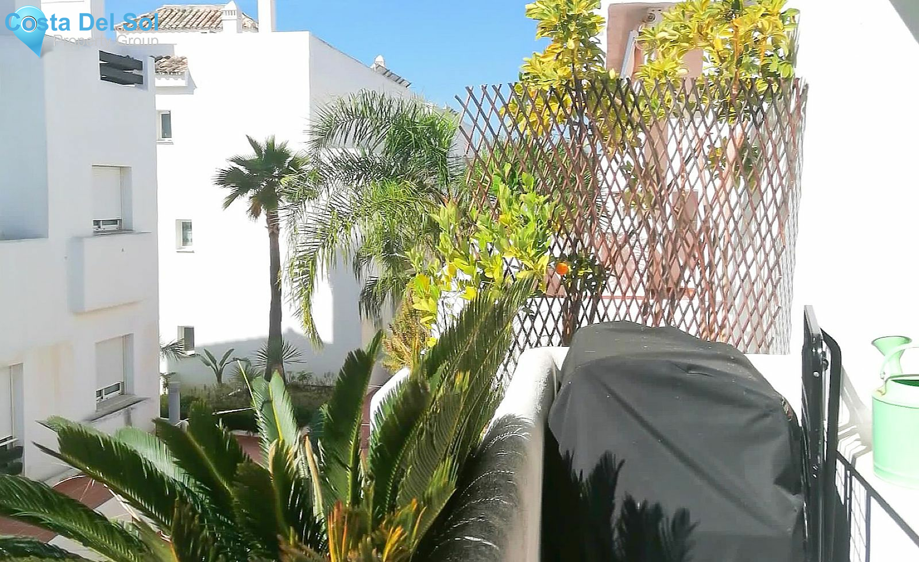 Middle Floor Apartment in Estepona-1389104