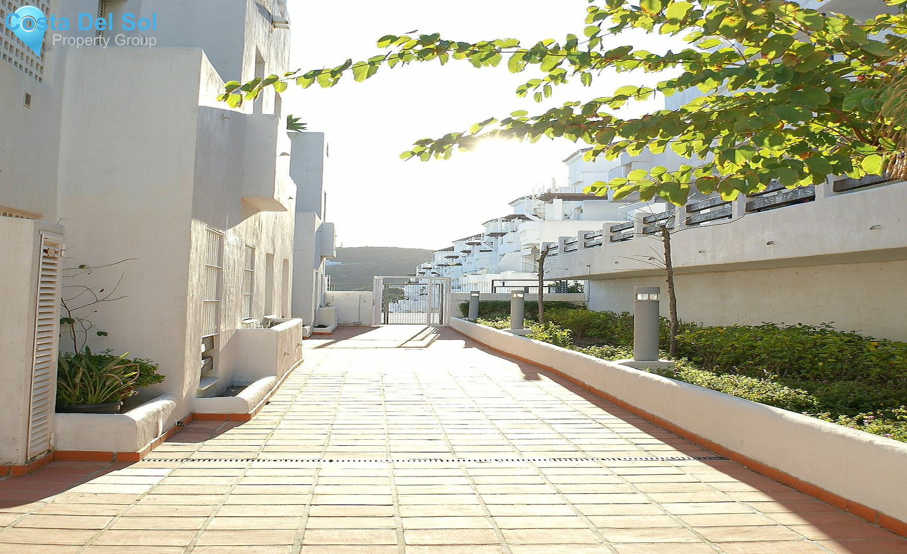 Middle Floor Apartment in Estepona-1389106