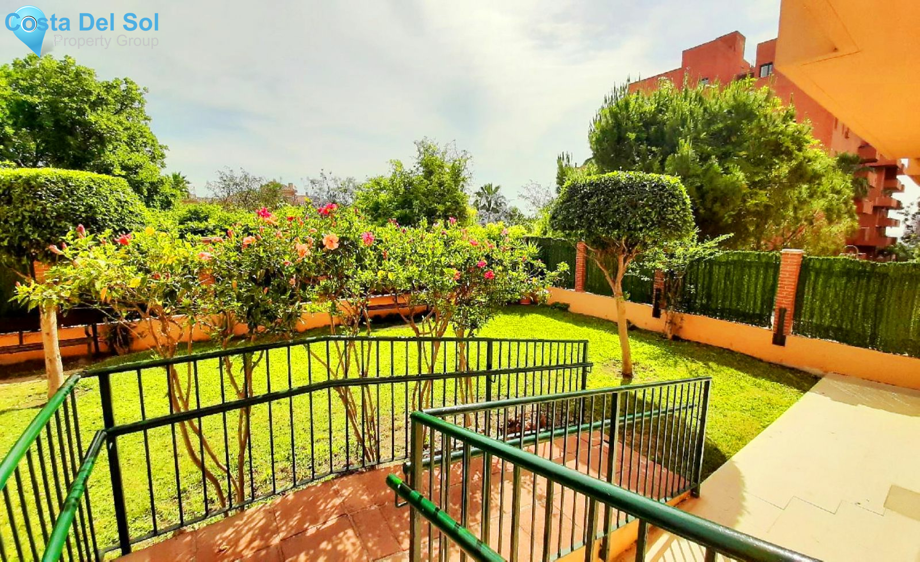 Middle Floor Apartment in Estepona-1389544