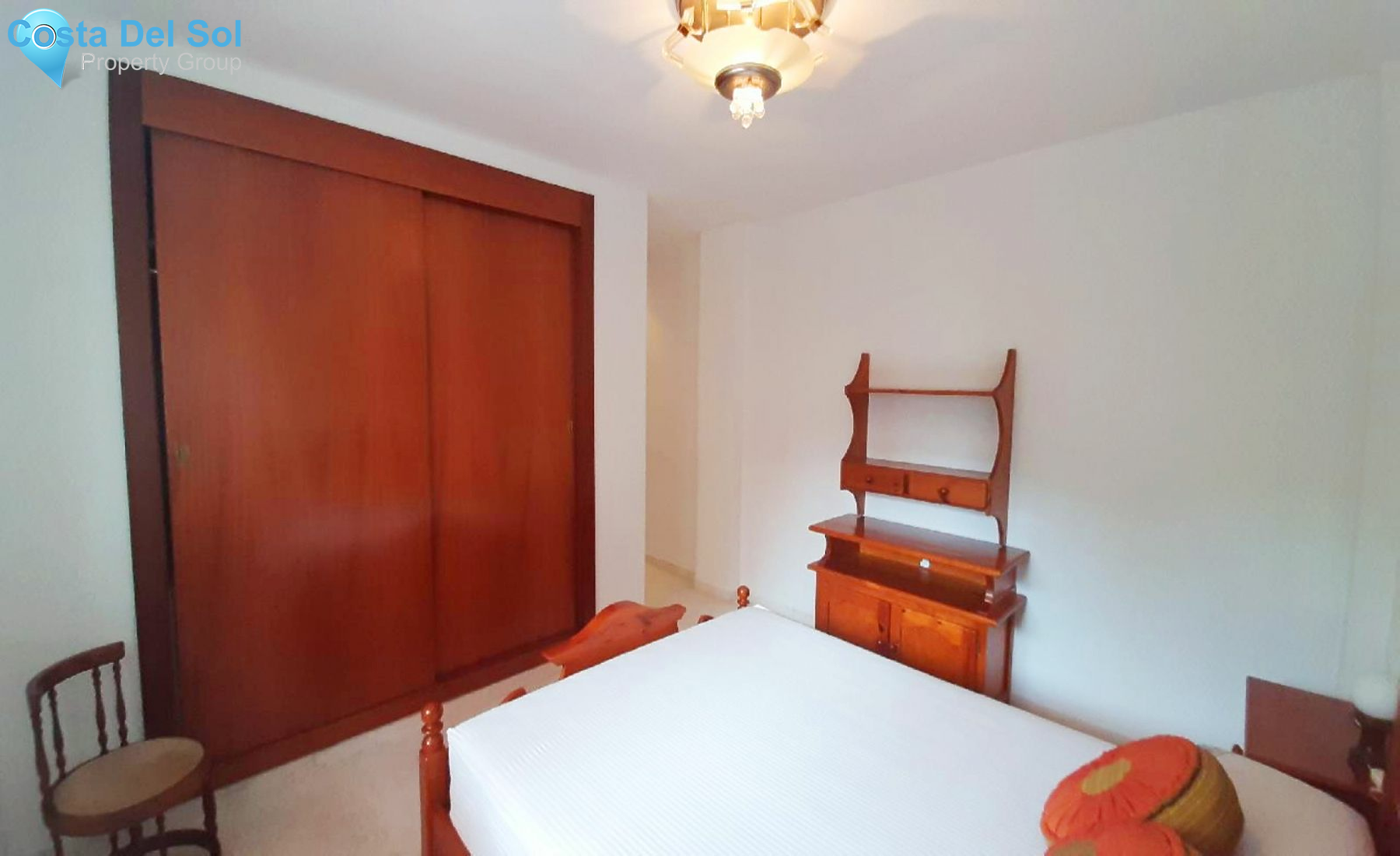 Middle Floor Apartment in Estepona-1389554