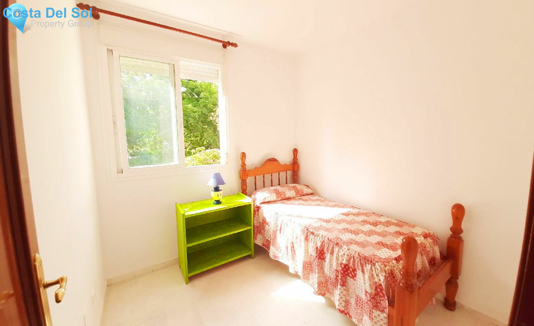 Middle Floor Apartment in Estepona-1389555