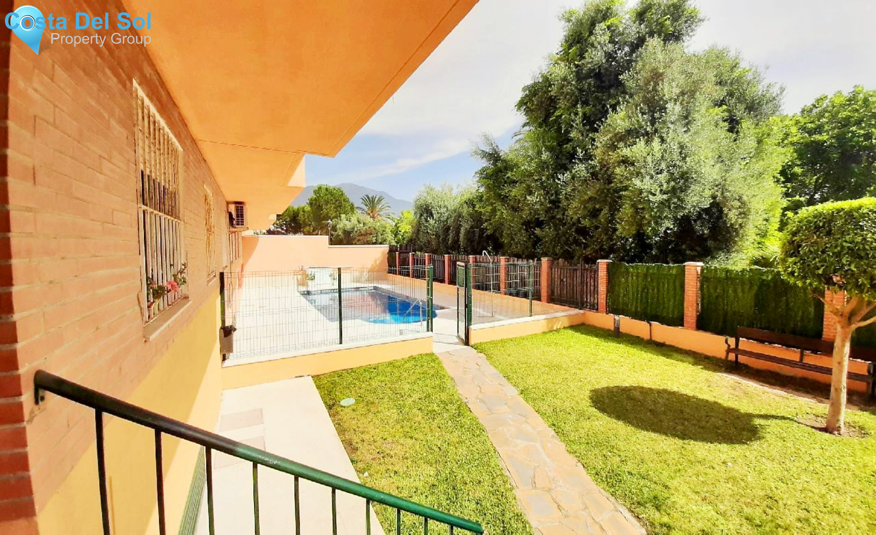 Middle Floor Apartment in Estepona-1389545