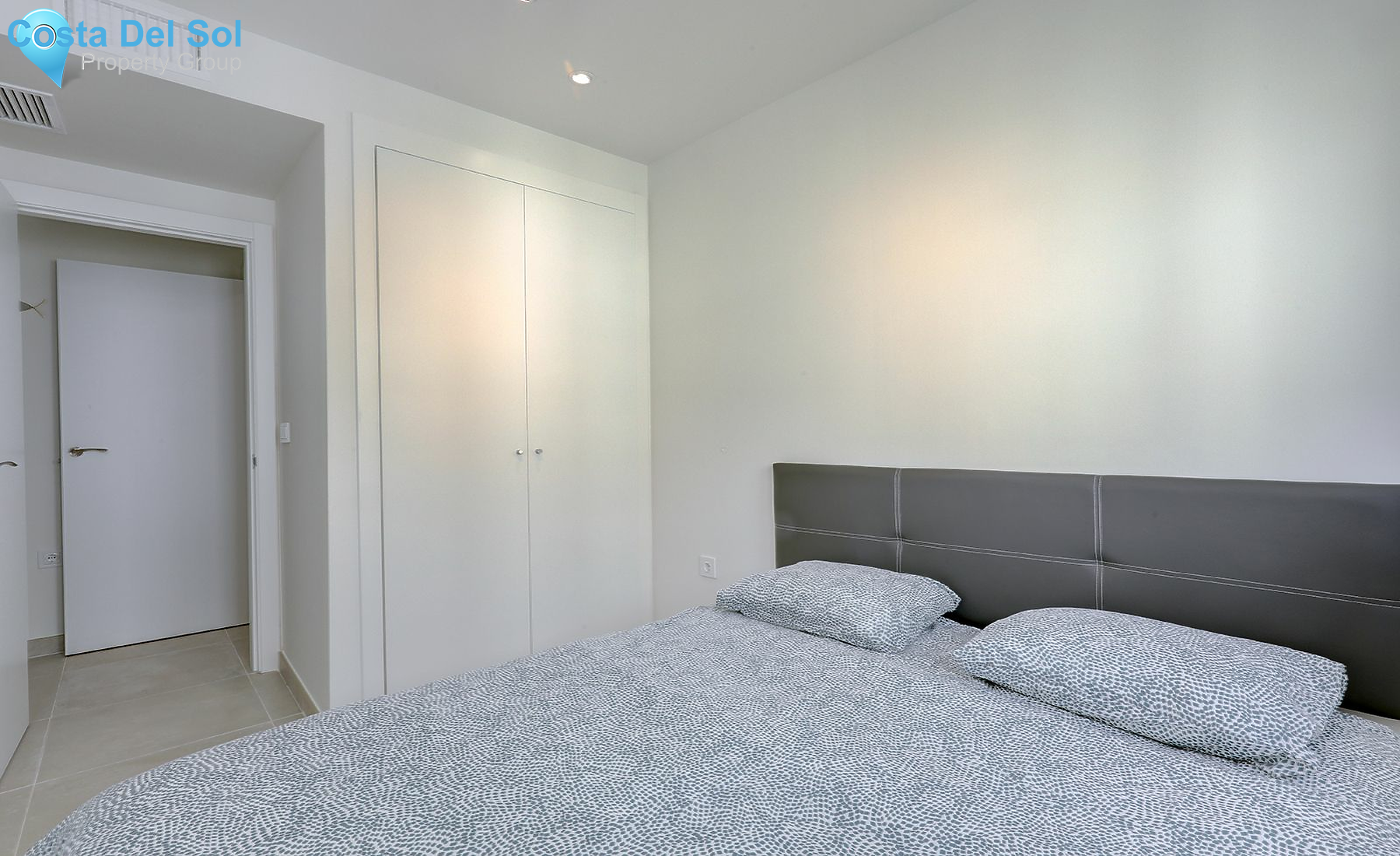 Middle Floor Apartment in Estepona-1391281