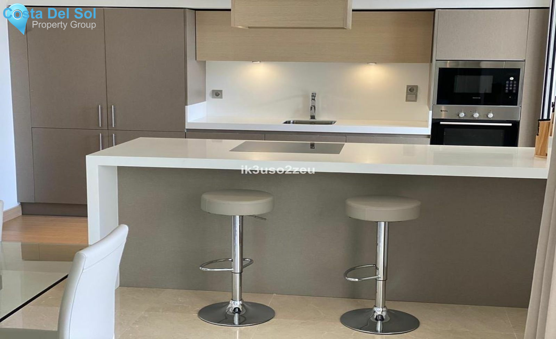 Middle Floor Apartment in Estepona-1395117