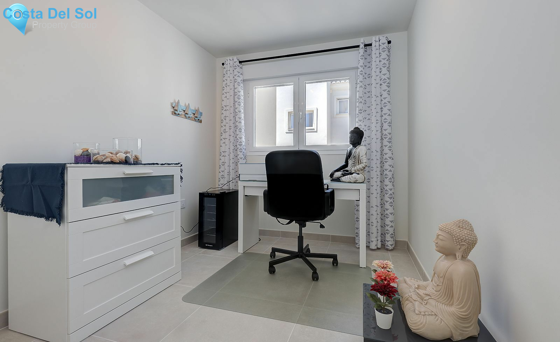 Middle Floor Apartment in Estepona-1428602