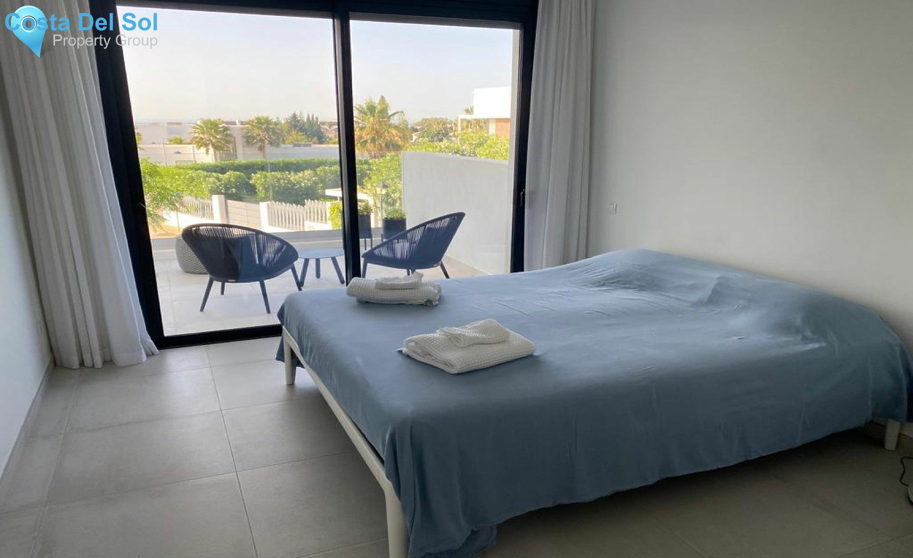 Middle Floor Apartment in Estepona-1445046