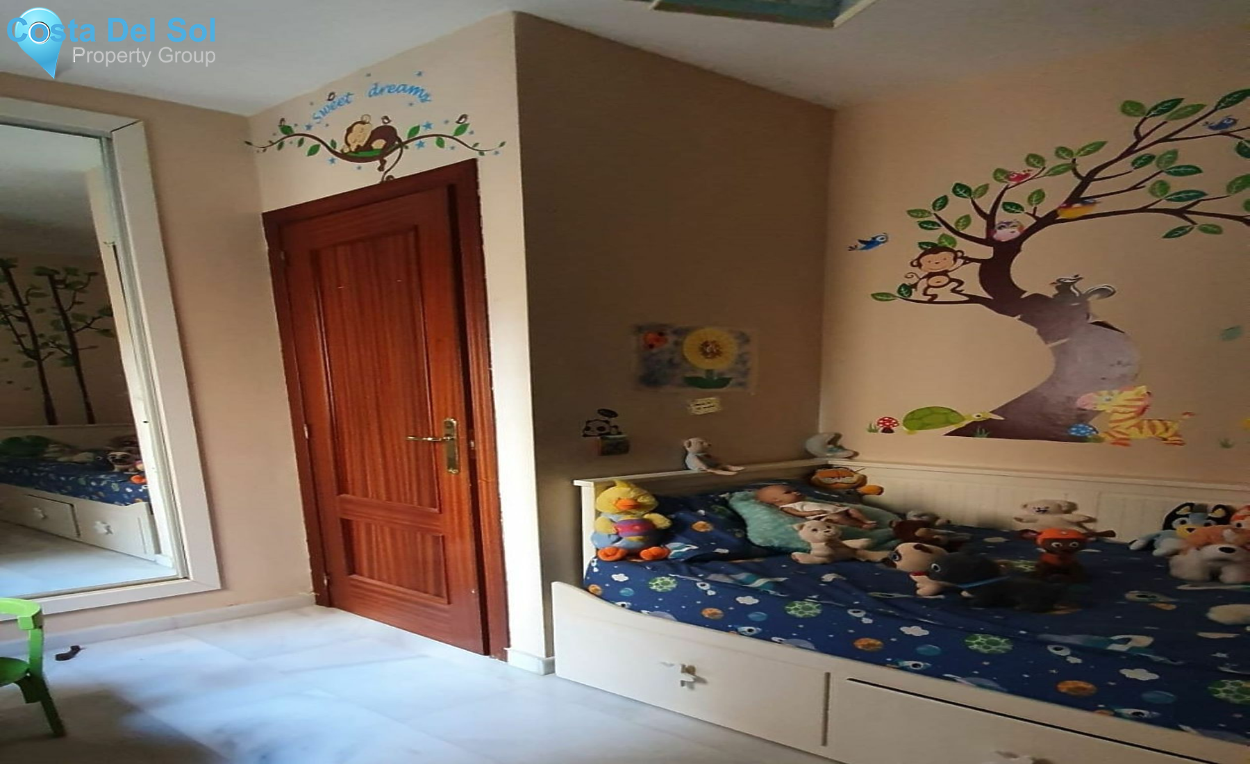Middle Floor Apartment in Estepona-1467254